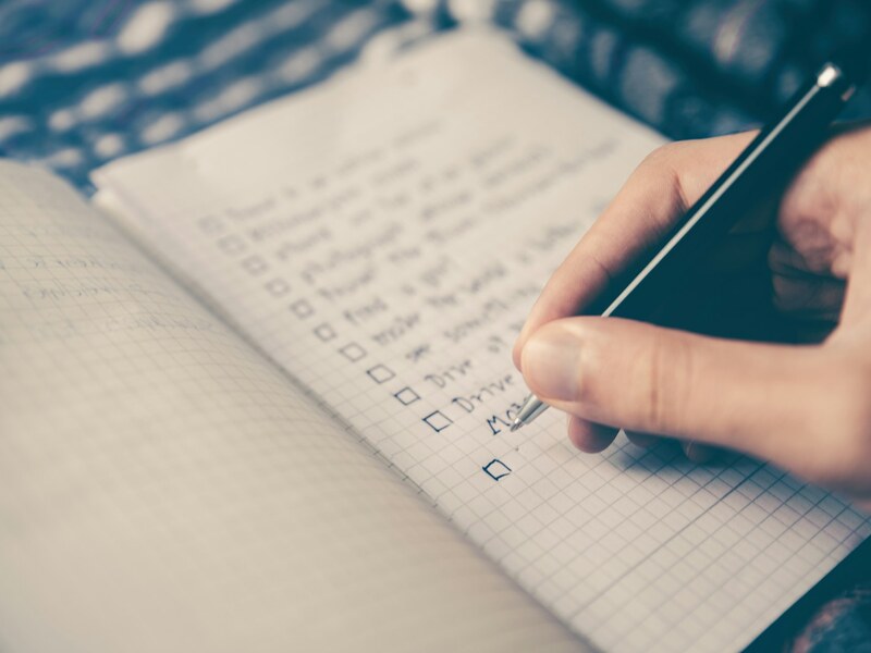 Homeowner reviewing a simple outage checklist at a kitchen table